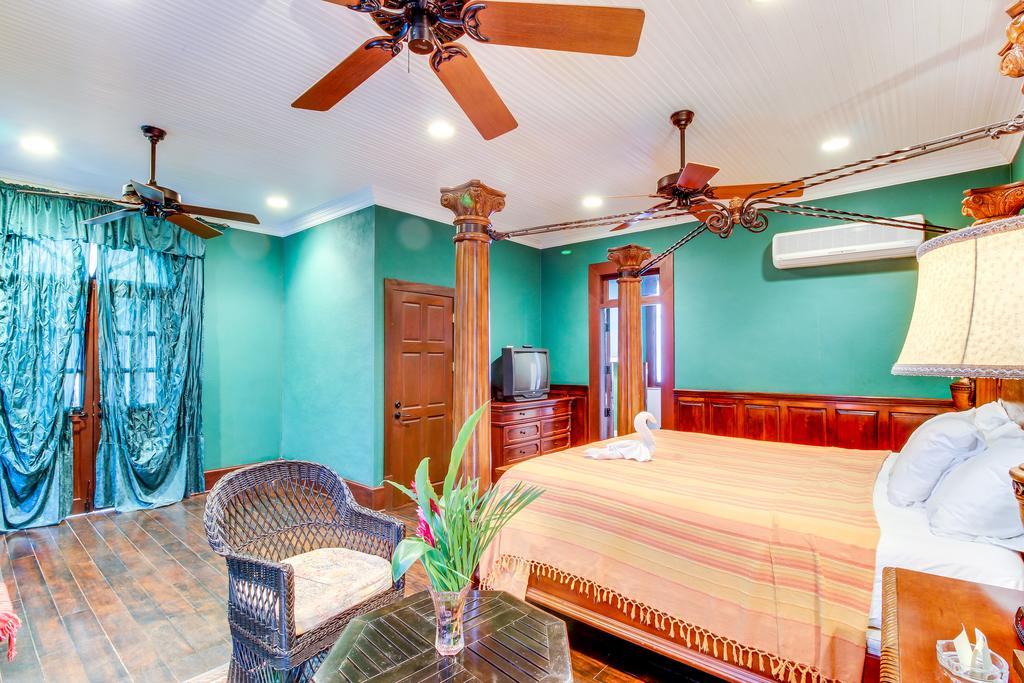 Colonial Suite @ Mahogany Hall ซานอิกนาซิโอ ภายนอก รูปภาพ