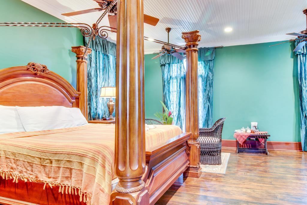 Colonial Suite @ Mahogany Hall ซานอิกนาซิโอ ภายนอก รูปภาพ